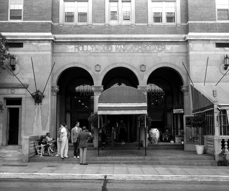 Hollywood Knickerbocker Hotel 1937.jpg